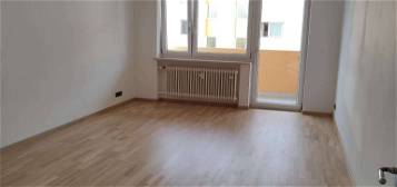 Helle 2-Zimmer-Wohnung mit EBK und Südwest-Balkon in München Moosach