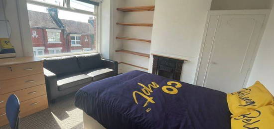 3 bed shared accommodation to rent