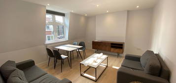 Flat to rent in New North Road, London N1