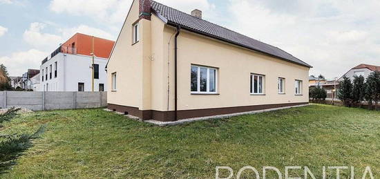 Prodej rodinného domu 349 m2, pozemek 706 m2