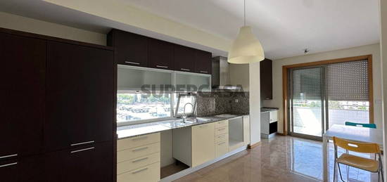 Apartamento T3 - S. Vicente - Próximo D. Diogo