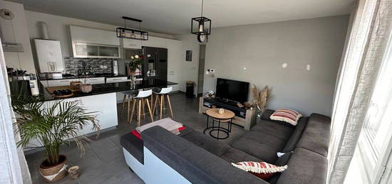 Appartement T3 60m2 avec terrasse et 2 place de parc fermés