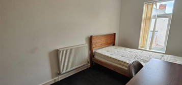 4 bedroom terraced house to rent