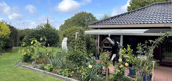 Sehr gepflegter und modernisierter Walmdach-Winkelbungalow in Nordholz