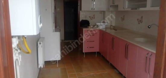 Hürriyet caddesi üzeri 3+1 kiralık