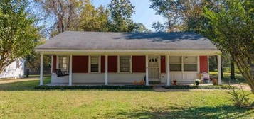 211 Brinkley Ln, Batesville, MS 38606