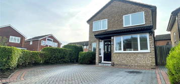 Detached house to rent in Spencer Way, Redhill, Surrey RH1