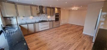 Barn conversion to rent in Moss Hall Road, Heywood, Lancashire OL10