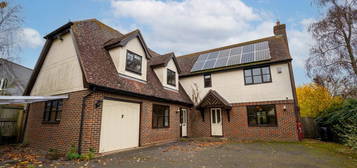 5 bed detached house for sale