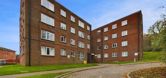 Flat to rent in Aldwyck Court, Leighton Buzzard Road, Hemel Hempstead, Hertfordshire HP1