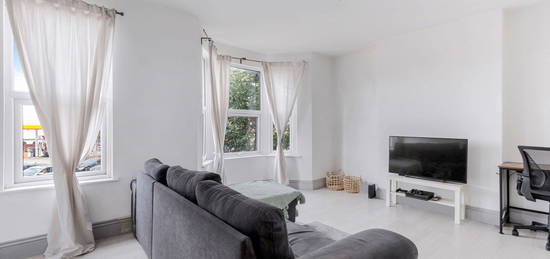 Maisonette to rent in Northcote Road, Croydon CR0