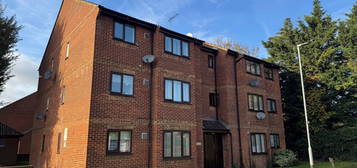 Flat for sale in Boltons Lane, Harlington, Hayes UB3