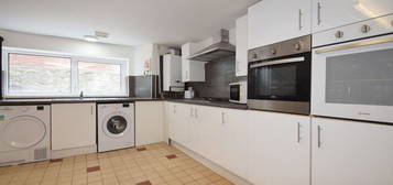 5 bed terraced house to rent