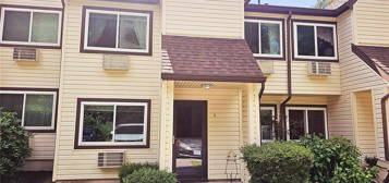 225 High St APT S, Westerly, RI 02891