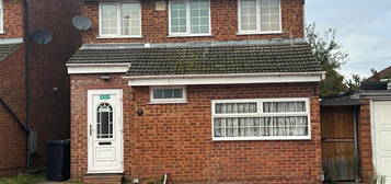 Detached house to rent in Dunsmore Road, Luton LU1