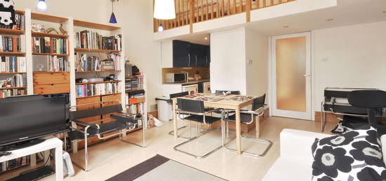 Flat to rent in Gloucester Gardens, London W2