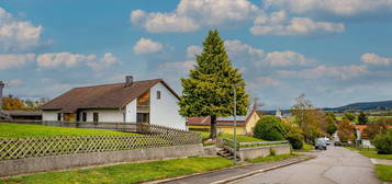 Renovierungsbedürftiges Einfamilienhaus mit Ausbaupotential und Blick in die Alpen