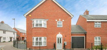 3 bedroom link detached house for sale