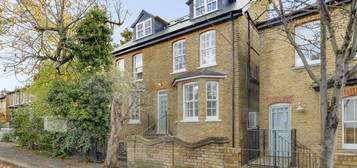 Flat for sale in Rosebank Road, London W7