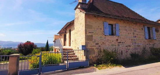 Coquette ancienne maison à BELMONT BRETENOUX (46)