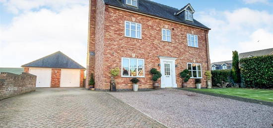 5 bed detached house for sale