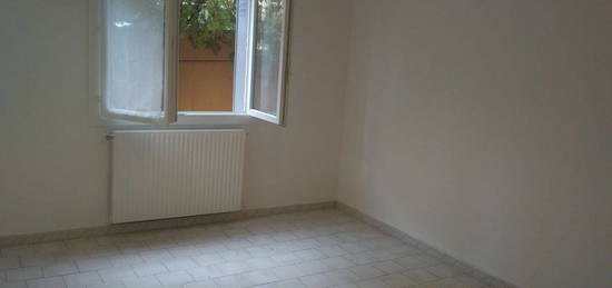 Loue T2 à St Just 55m²