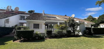 Casa en calle Las Camelias, Nueva Andalucía centro, Marbella