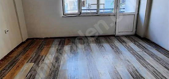 Çiğli Küçük Çiğli Cadde ve İzban Yakını 3+1 Kiralık KÖŞEM'den