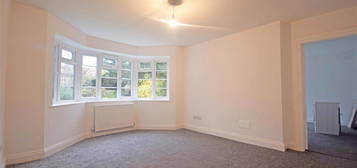 Flat to rent in Hampton Road, Twickenham TW2