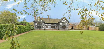 5 bedroom detached house