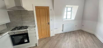 Studio to rent in High Road, London N22