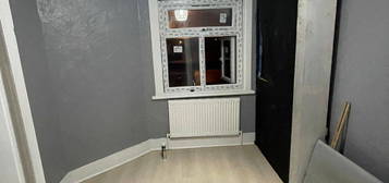 3 bed flat to rent