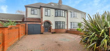 5 bedroom semi-detached house for sale