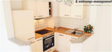 *Sanierte 2-Raum-Wohung mit neuer Einbauküche & KFZ- Stellplatz*