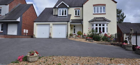 4 bed detached house for sale