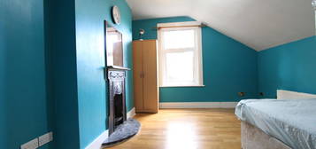 4 bed flat to rent