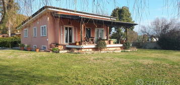 Villa unifamiliare con giardino