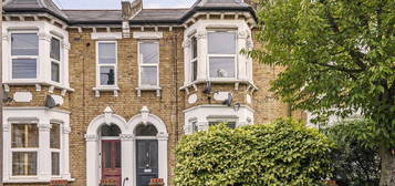 Flat for sale in Wendover Road, London NW10