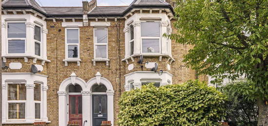 Flat for sale in Wendover Road, London NW10