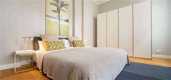 Ansprechende und modernisierte 4-Zimmer-Wohnung mit Balkon und EBK in Frankfurt am Main