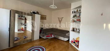 Pronájem bytu 1+1 50 m², Sobotecká, Praha