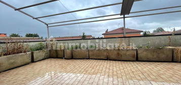 Attico 85 m² con terrazza, Centro, Castenaso