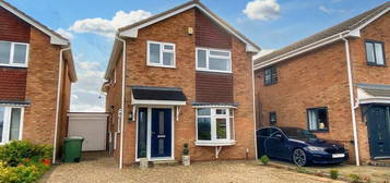 4 bedroom link detached house for sale