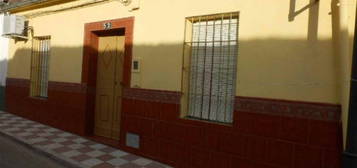 Chalet adosado en venta en calle Escondida