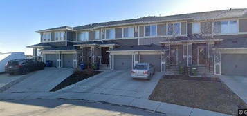 649 Hillcrest Rd SW, Airdrie, AB T4B 4C7