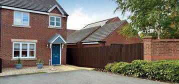 3 bed semi-detached house for sale