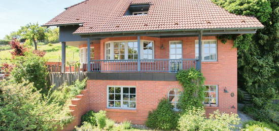 Wohnen und Arbeiten vereint: Traumhaus mit anerkanntem Büro und Panoramablick!