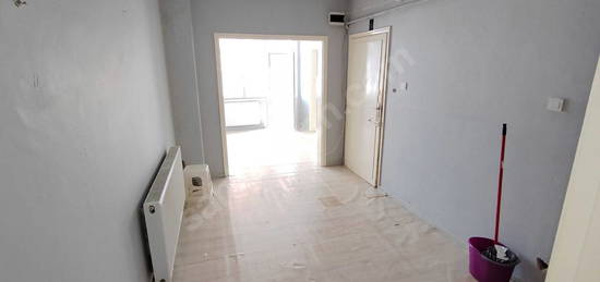 KAYA EMLAKTAN GÜLTEPE MERKEZDE CADDE KENARINDA KİRALIK 1+1 DAİRE