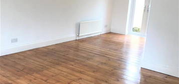 3 bed end terrace house to rent