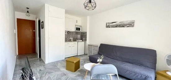 Studio meublé  à louer, 1 pièce, 21 m², Étage 4/–